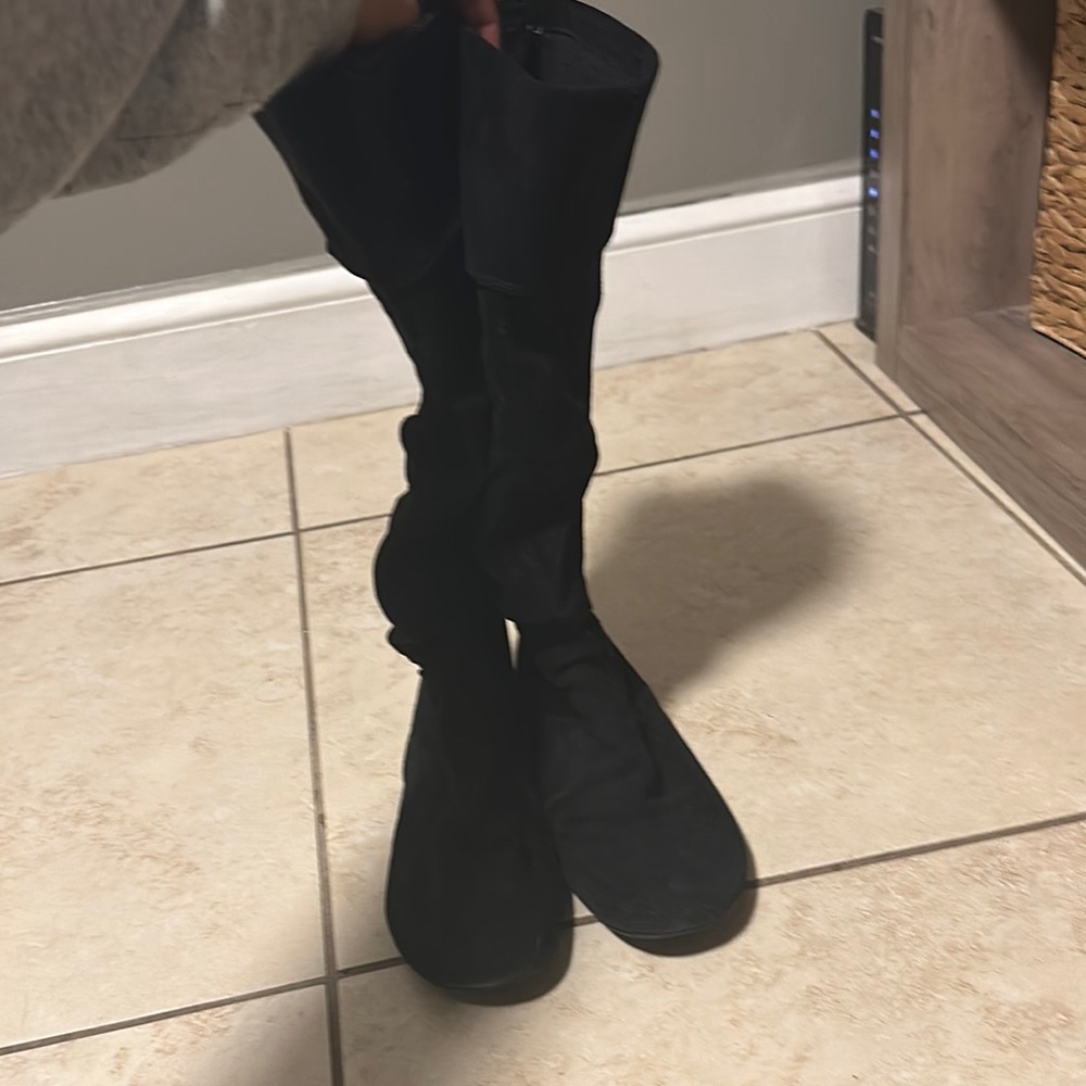 Black Women's Knee-High Boots
